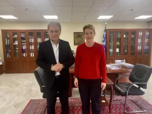 Με την Υφυπουργό Περιβάλλοντος  Ενέργειας Αλεξάνδρα Σδούκου συναντήθηκε σήμερα στο γραφείο του ο Περιφερειάρχης Δυτικής Μακεδονίας Γιώργος Αμανατίδης.