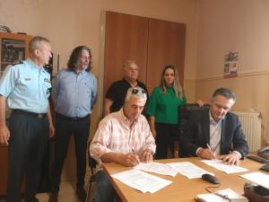 Υπογραφή σύμβασης εκτέλεσης του έργου «Εργασίες μετατροπής του κτιρίου του πρώην Ειρηνοδικείου Σερβίων σε κτίριο του Αστυνομικού τμήματος Σερβίων» 1