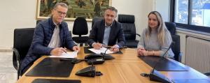 Υπογραφή Σύμβασης για τη Συντήρηση των τμημάτων Ε.Ο. επί των οδών Λαρίσης και Καραμανλή στην πόλη της Κοζάνης από τον Περιφερειάρχη Δυτικής Μακεδονίας
