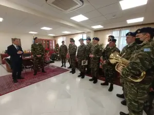 Τα Χριστουγεννιάτικα Κάλαντα έψαλαν στον Περιφερειάρχη Δυτικής Μακεδονίας Γιώργο Αμανατίδη στρατιωτική μουσική της 9ης Ταξιαρχίας